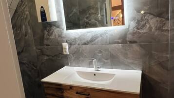 Handtücher, Seife, Toilettenpapier