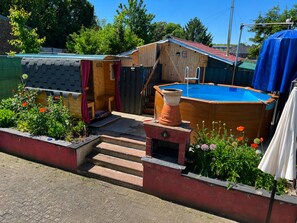 Outdoor pool - Cozy maisonette apartment with pool and sauna in Grevenbroich (Grevenbroich)