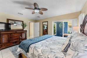 4 bedrooms, iron/ironing board, WiFi, bed sheets - Sapphire Breeze, 4BR Pool Home, Disney & Universal (Kissimmee)