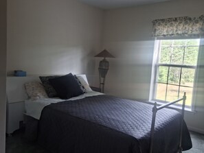 3 bedrooms, iron/ironing board, bed sheets