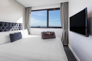 3 bedrooms, in-room safe, desk, iron/ironing board