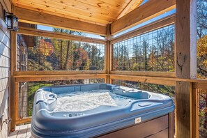 Bañera de hidromasaje al aire libre