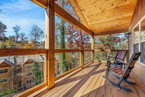 Terrace/patio - City Bear Lodge Walkable DWTN Gatlinburg Hot-Tub Games (Gatlinburg)