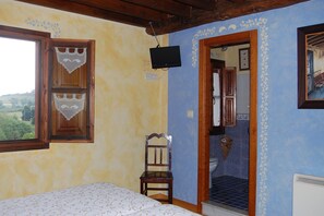 3 chambres, fer et planche à repasser, Wi-Fi, draps fournis