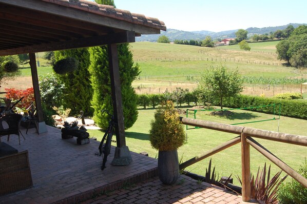 Property grounds - Country House 'La Espinera' with Mountain View, Private Terrace and Wi-Fi (Nava)