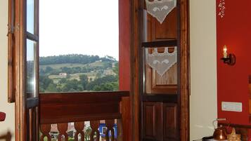 3 habitaciones, tabla de planchar con plancha, wifi y ropa de cama