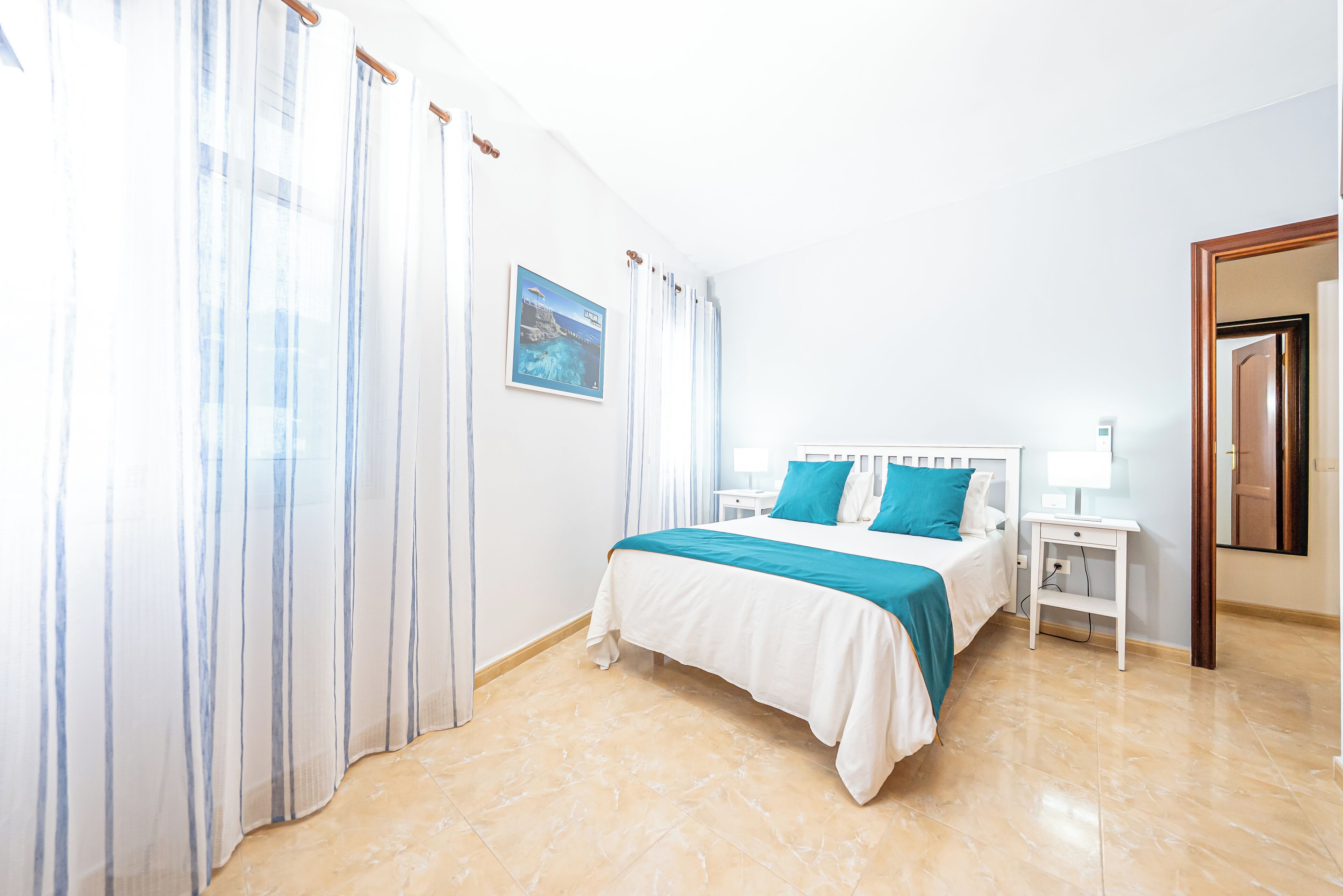 1 habitación, tabla de planchar con plancha, wifi y ropa de cama 