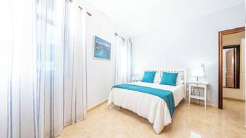 1 habitación, tabla de planchar con plancha, wifi y ropa de cama