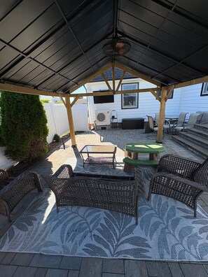 Terrace/patio - Ryder Cup rental. 4-bedroom house 2 miles from Bethpage Golf Course (Bethpage)