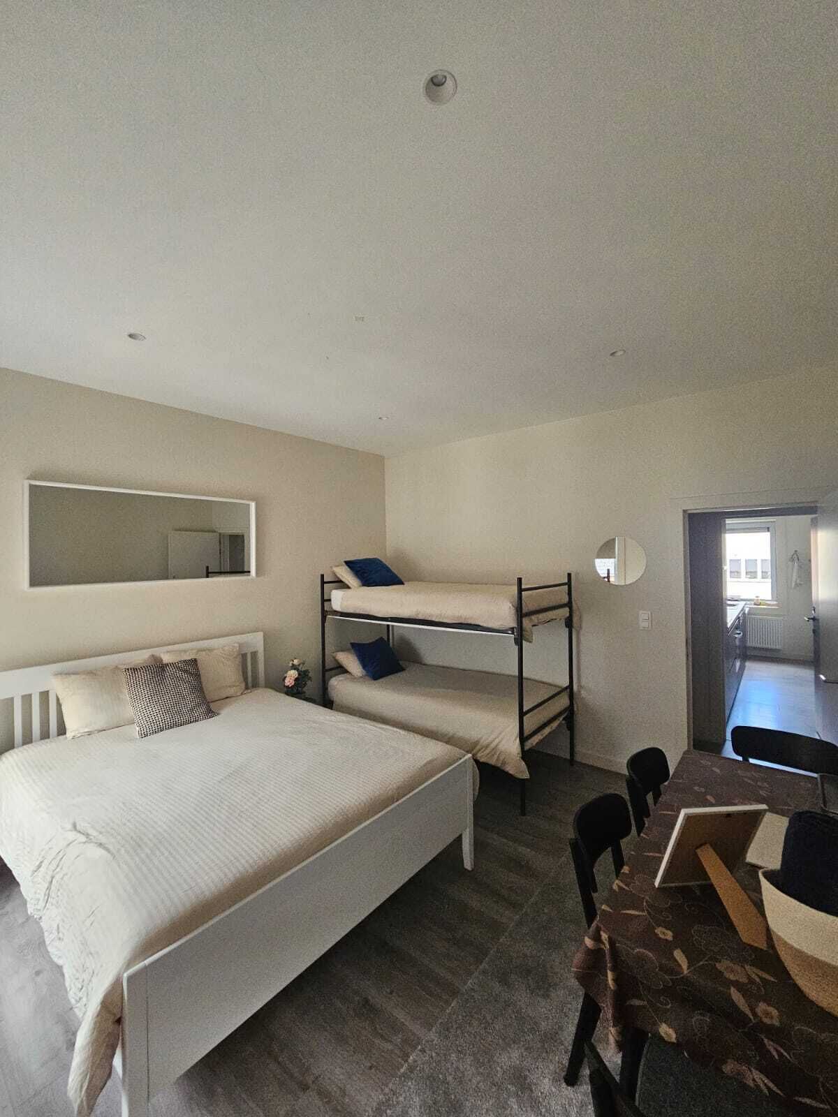 Quarto família | Escrivaninha, espaço de trabalho para notebook