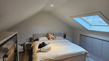 Deluxe Double Room | Desk, laptop workspace, iron/ironing board, free WiFi