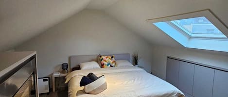 Deluxe Double Room | Desk, laptop workspace, iron/ironing board, WiFi (free)