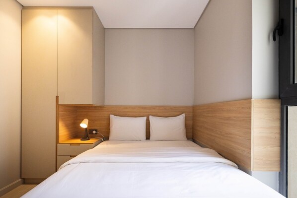 1 slaapkamer, een strijkplank/strijkijzer, wifi, beddengoed