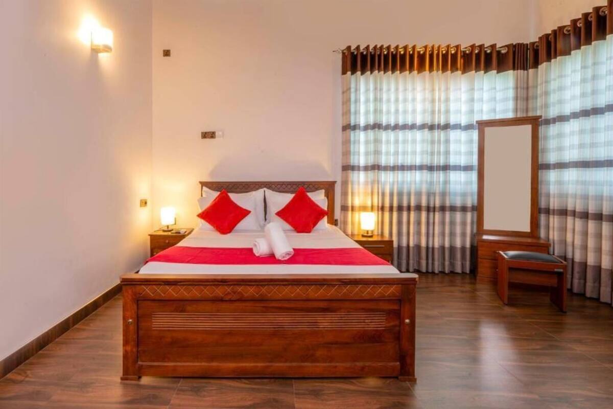 Deluxe Double Room | In-room safe, soundproofing, iron/ironing board, free WiFi