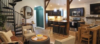 The Horse Carriage 2 miles from Foxwoods Casino