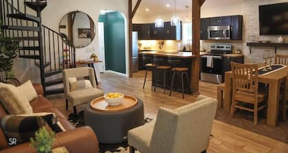 The Horse Carriage 2 miles from Foxwoods Casino