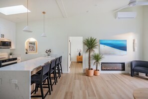 Interior - Quiet Coastal Modern-Ocean views-Hot tub- 7 mins to the beach (Oceanside)