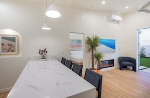 Dining - Quiet Coastal Modern-Ocean views-Hot tub- 7 mins to the beach (Oceanside)