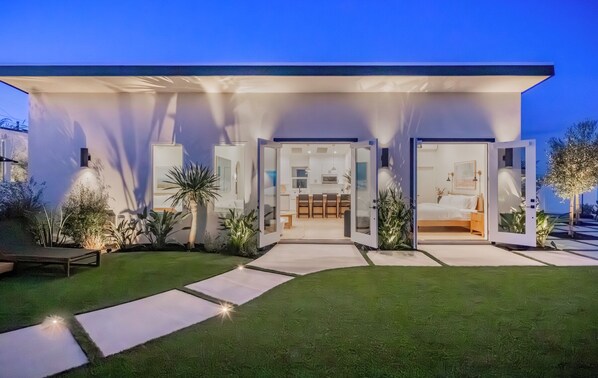 Exterior - Quiet Coastal Modern-Ocean views-Hot tub- 7 mins to the beach (Oceanside)