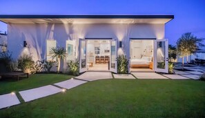 Exterior - Quiet Coastal Modern-Ocean views-Hot tub- 7 mins to the beach (Oceanside)