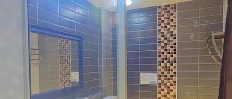 Apartment, 1 Bedroom, Smoking | Bathroom