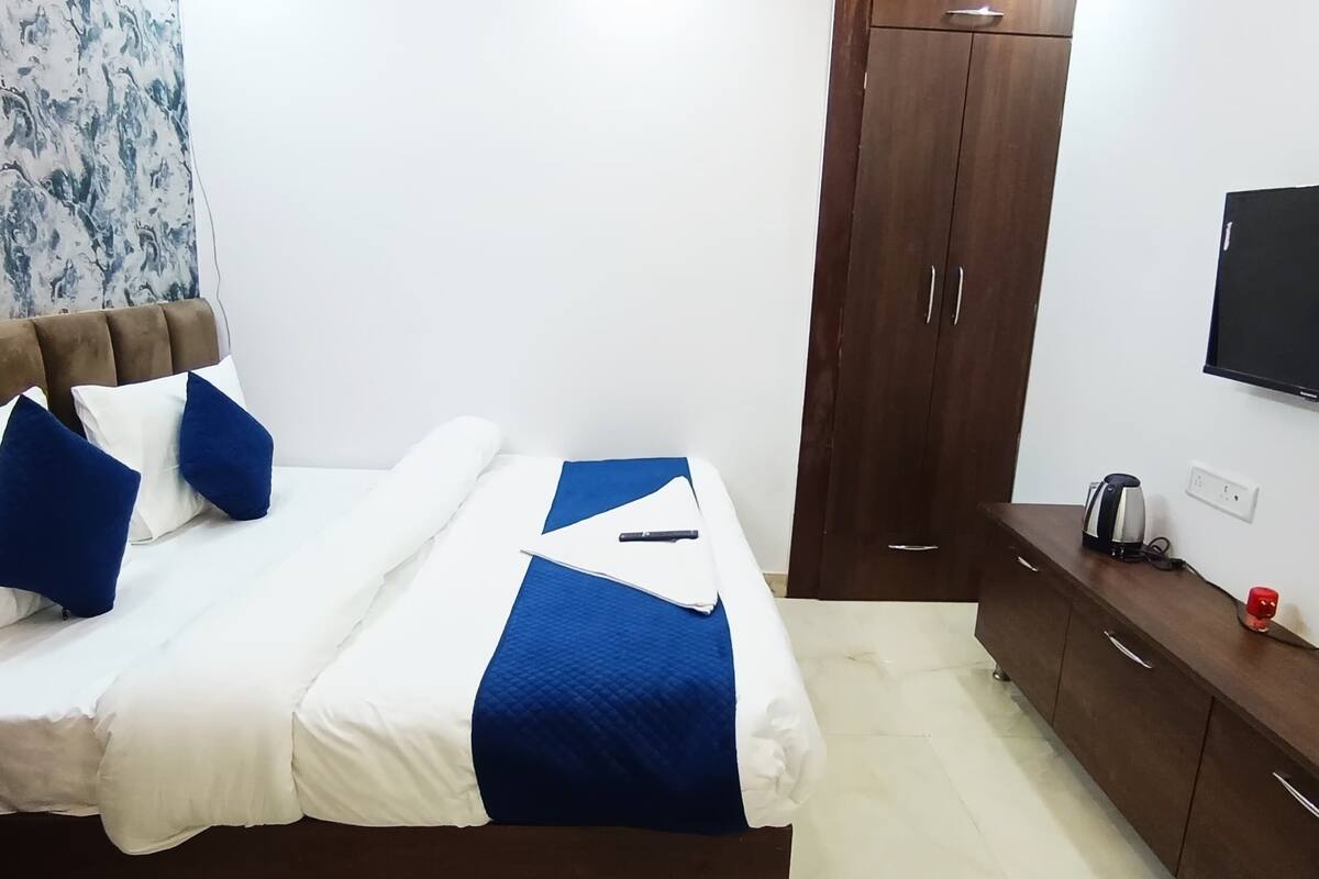Free WiFi, bed sheets, wheelchair access