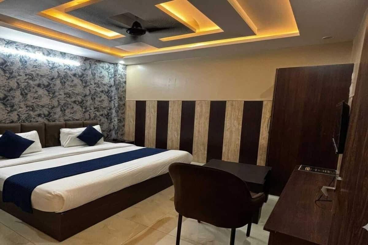 Deluxe Double Room | Premium bedding, memory foam beds, soundproofing, free WiFi