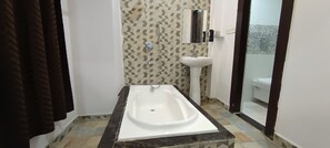 Superior Room | Bathroom | Separate tub and shower, towels, soap, shampoo
