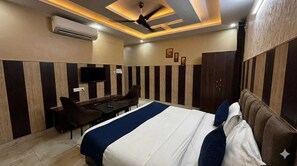 Superior kamer, 1 kingsize bed | Luxe beddengoed, bedden met traagschuimmatras, geluiddichte muren