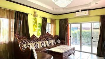 Ferienhaus, 3 Schlafzimmer, barrierefrei, Raucher | Wohnzimmer