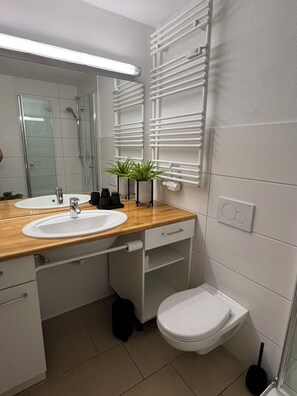 Handtücher, Seife, Toilettenpapier