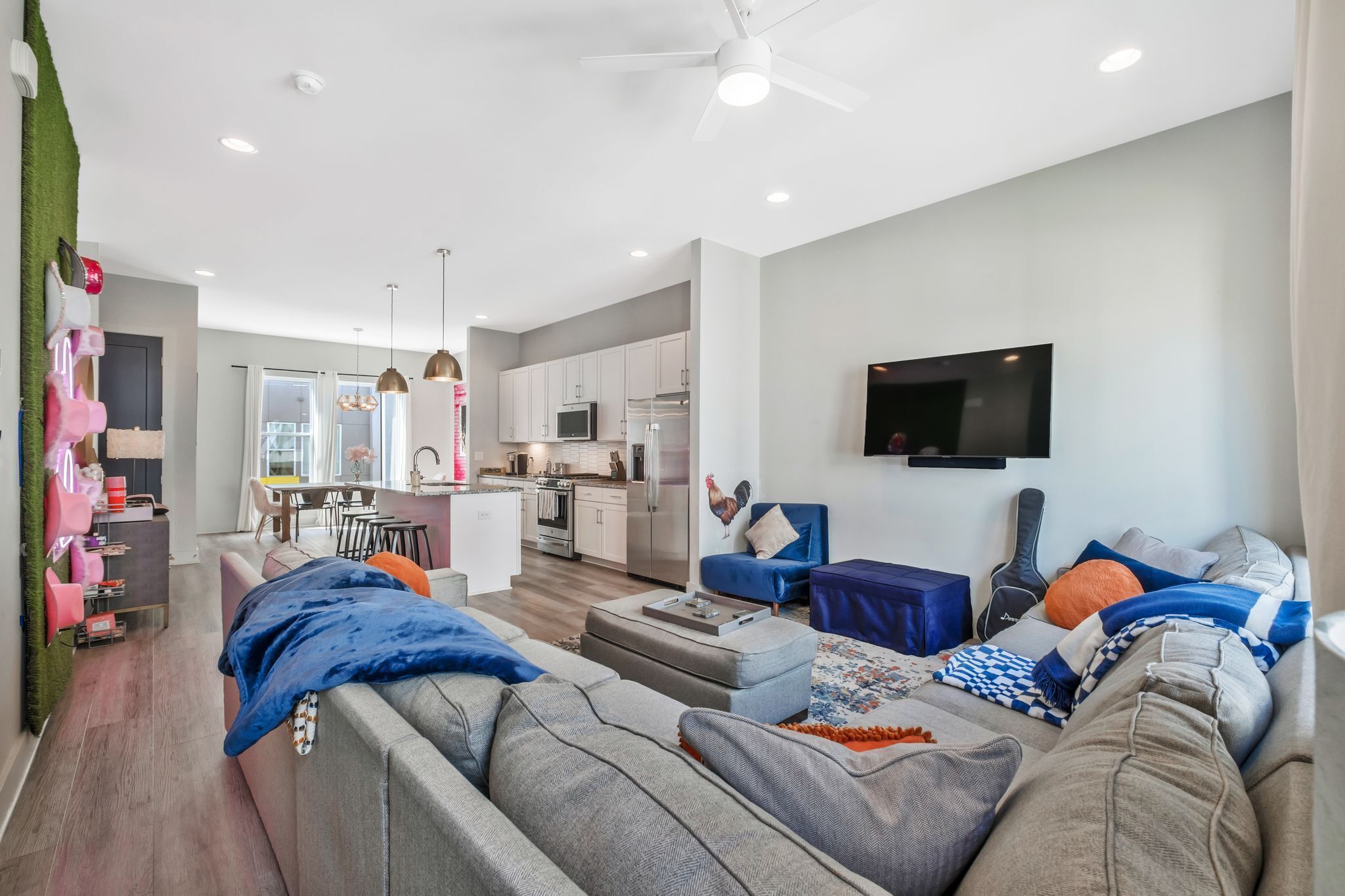 Smart TV, fireplace, stereo