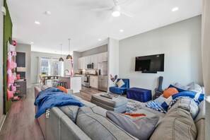 Smart-TV, Kamin, Stereoanlage