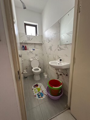 Handdukar, tvål och toalettpapper