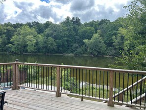 Property grounds - Riverfront 3BR Retreat Sleeps 8 Peaceful Tippecanoe Getaway (Brookston)