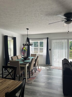 Dining - Riverfront 3BR Retreat Sleeps 8 Peaceful Tippecanoe Getaway (Brookston)