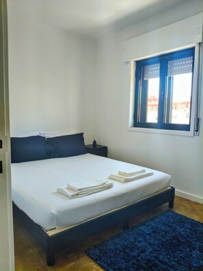 1 habitación, tabla de planchar con plancha, wifi gratis y ropa de cama 