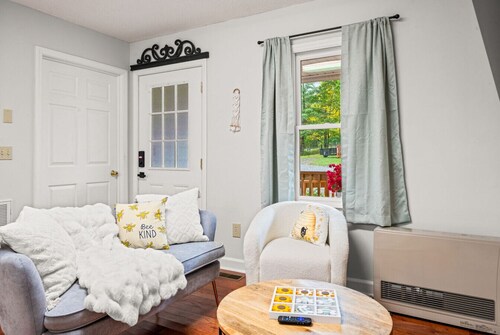 Bee Happy Sparta Mountain Cottage