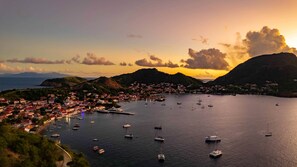 Marina - Villa Maison Blanche, 5 bedrooms with swimming pool in a large wooded park (Terre-de-Haut)