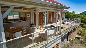 屋外ダイニングエリア