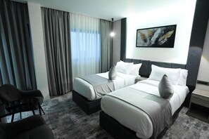 Zimmersafe, Verdunkelungsvorhänge, schallisolierte Zimmer