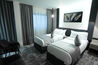 Roya Downtown Boutique Hotel  