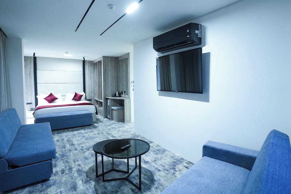 Comfort Studio Suite, City View | In-room safe, blackout drapes, soundproofing, iron/ironing board