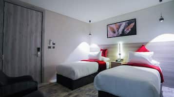 Zimmersafe, Verdunkelungsvorhänge, schallisolierte Zimmer