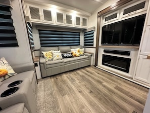 TV, fireplace