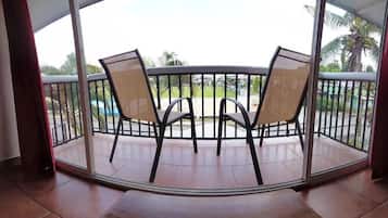 Superior Room, Garden View | Laptop workspace, free WiFi, bed sheets