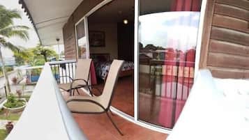 Quarto superior, vista para o jardim | Espaço de trabalho para notebook, Wi-Fi de cortesia, roupa de cama