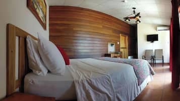 高級客房, 花園景 | 手提電腦工作空間、免費 Wi-Fi、床單