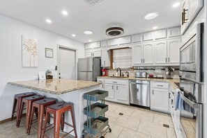 ميكروويف، فرن، موقد طهي مسطح، غسالة أطباق