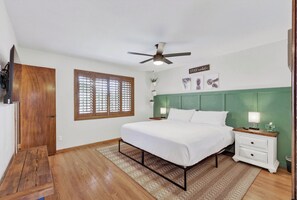 4 bedrooms, iron/ironing board, WiFi, bed sheets